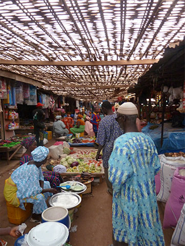 Auf dem Markt in Basse